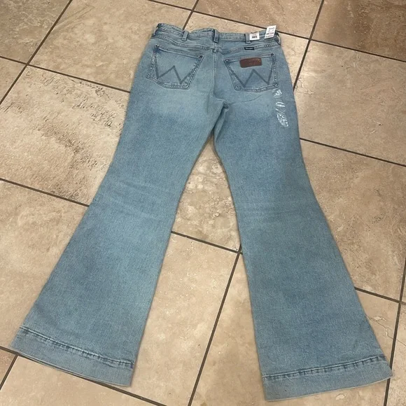 Wrangler Retro Flared Jeans - Picture 2 of 3